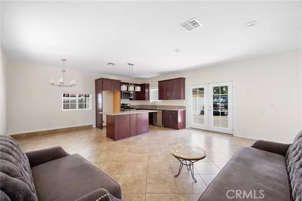 North Hills (los Angeles), CA 91343,9814 Noble Avenue