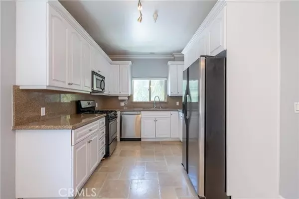 North Hollywood (los Angeles), CA 91601,11253 Peach Grove Street #106