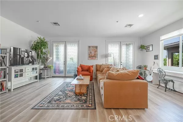 Pasadena, CA 91103,1448 N Fair Oaks Avenue #207