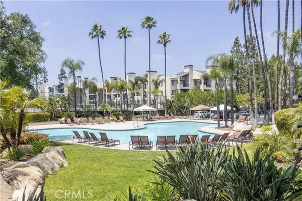 21520 Burbank Boulevard #305, Woodland Hills (los Angeles), CA 91367