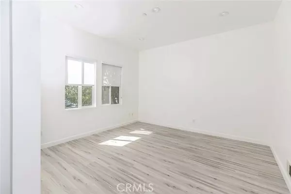 Burbank, CA 91501,1039 E Santa Anita Avenue