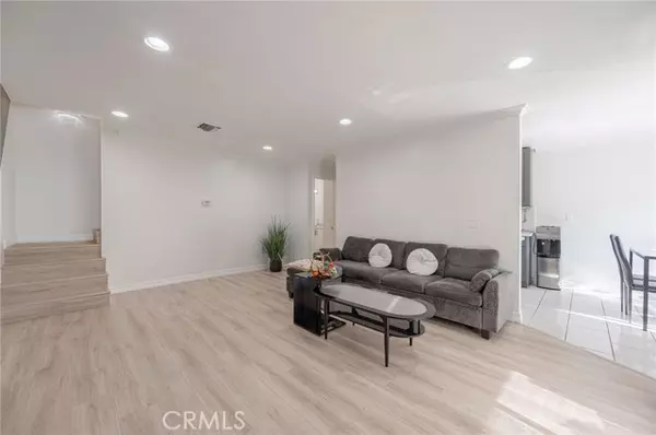 Glendale, CA 91206,121 Sinclair Avenue #207