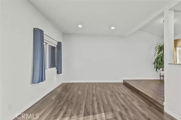 Glendale, CA 91205,1523 E Windsor Road #209A