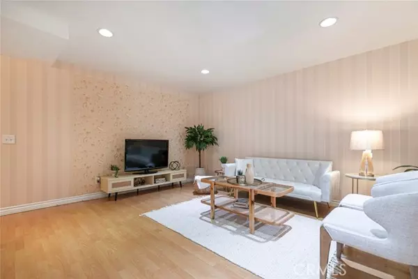 Glendale, CA 91206,605 N Louise Street #106