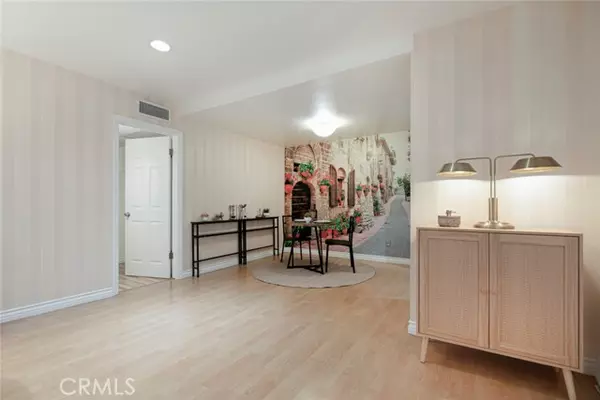 Glendale, CA 91206,605 N Louise Street #106