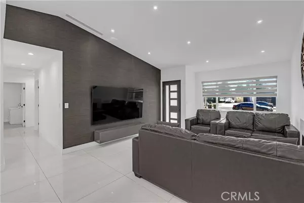 North Hollywood (los Angeles), CA 91602,4645 Farmdale Avenue