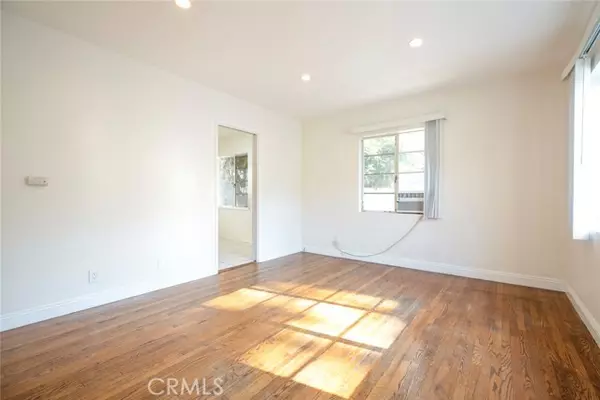 Glendale, CA 91202,347 W DRYDEN Street #B