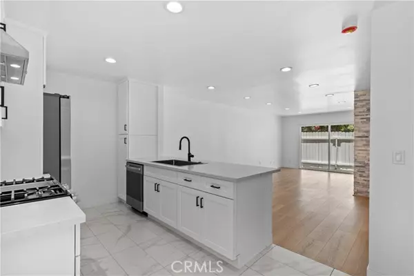 Panorama City (los Angeles), CA 91402,9019 Cedros Avenue #2