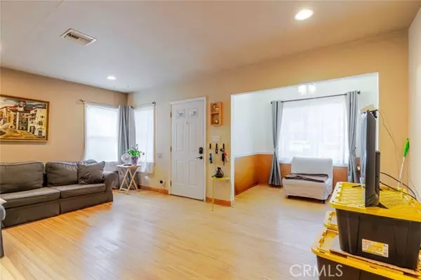 Burbank, CA 91505,1446 N Evergreen