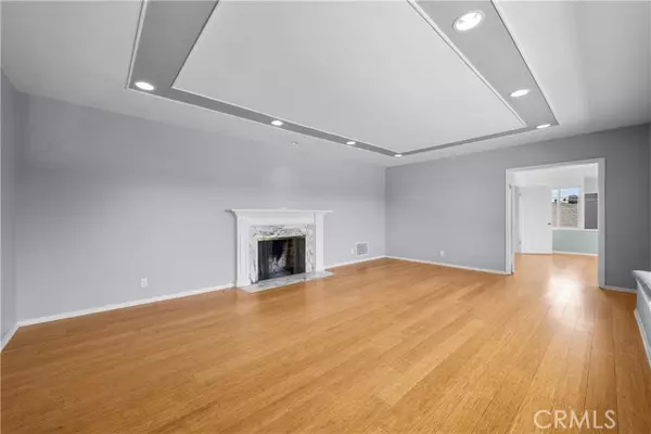 Glendale, CA 91202,523 Meadows