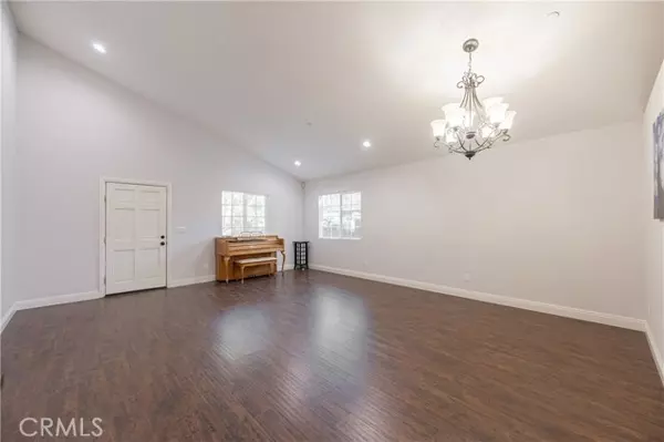 Canoga Park (los Angeles), CA 91303,7449 Alabama Avenue