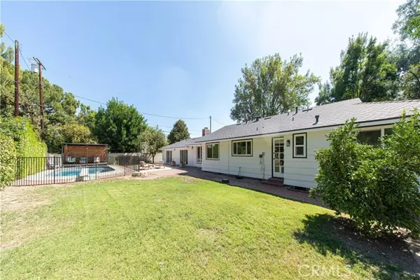 Northridge (los Angeles), CA 91325,18041 Acre Street