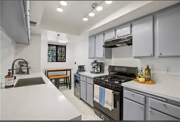 Reseda (los Angeles), CA 91335,6545 Reseda #17