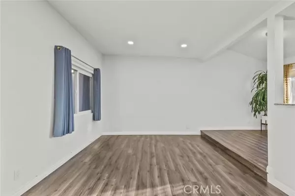 Glendale, CA 91205,1523 E Windsor Road #209A