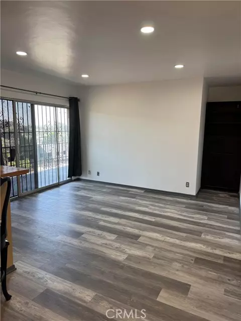 Los Angeles, CA 90039,2257 Ewing Street #5