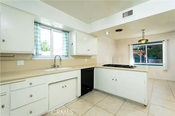 Sherman Oaks, CA 91401,5446 Matilija Avenue