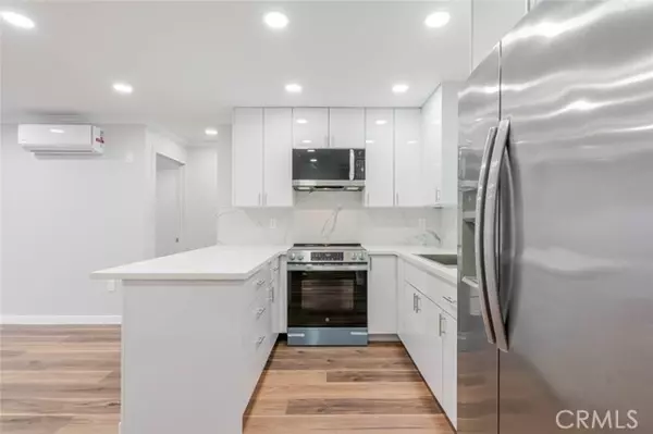 Northridge (los Angeles), CA 91343,8965 Mclennan Avenue