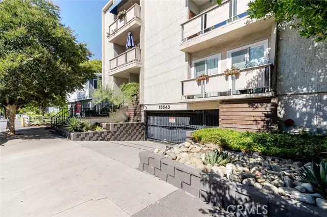 Sherman Oaks, CA 91423,13543 Moorpark Street #7