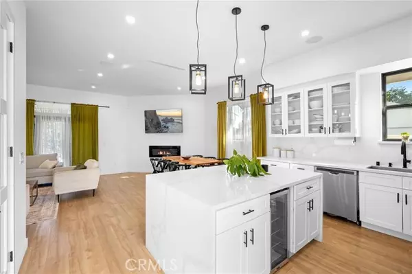 Northridge (los Angeles), CA 91343,9462 N Odessa Avenue