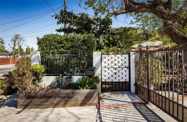 Highland Park (los Angeles), CA 90042,383 S Avenue 52