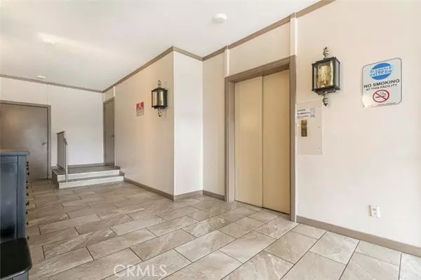 Glendale, CA 91202,1118 N Central #17