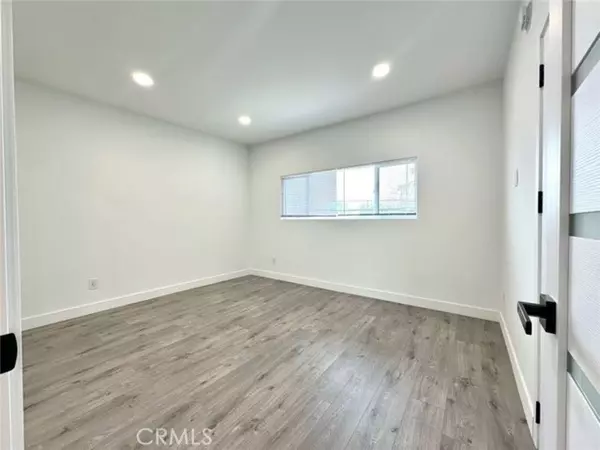 Van Nuys (los Angeles), CA 91401,6255 Woodman Avenue #201