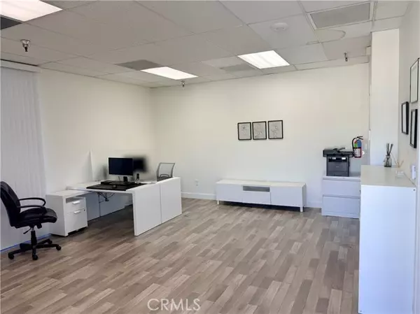 Burbank, CA 91506,1701 Burbank Blvd