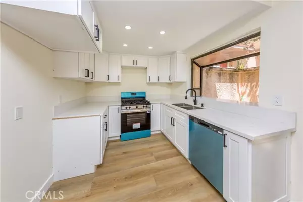 North Hills (los Angeles), CA 91343,15035 Nordhoff Street #115