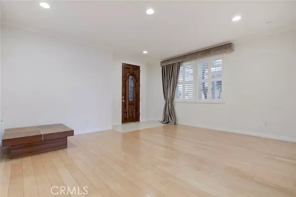 Burbank, CA 91501,556 E Palm Avenue #102