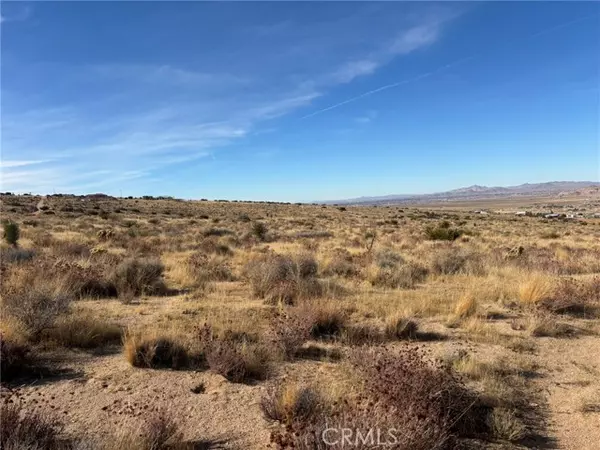 21 Luna Mountain Road, Apple Valley, CA 92308