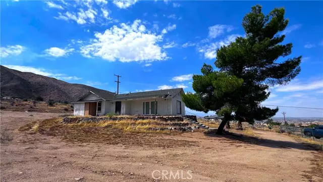 9156 Flora Vista Road, Apple Valley, CA 92308