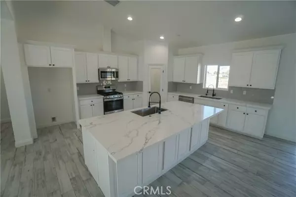 Apple Valley, CA 92308,21282 Laguna Road