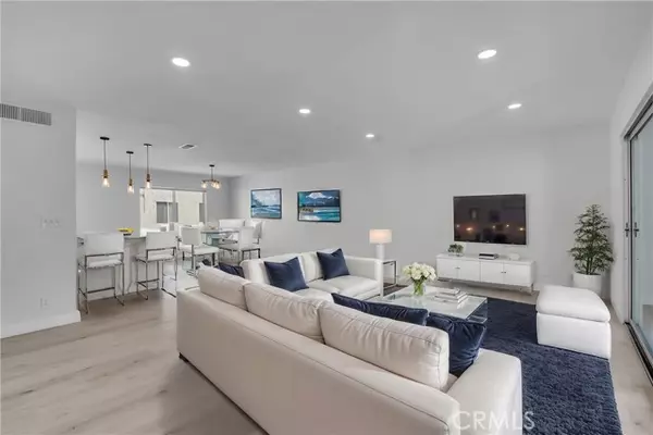 9584 Via Bernardo, Burbank, CA 91504