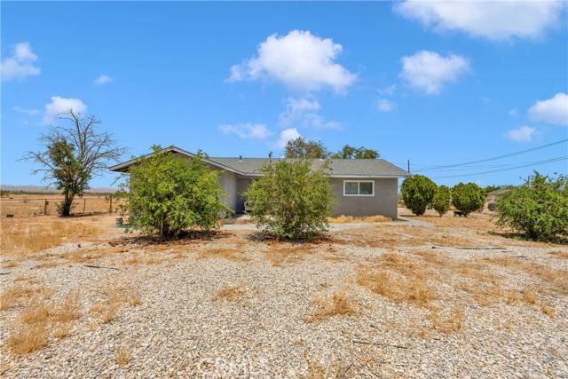 11806 Chamberlaine, Adelanto, CA 92301