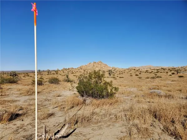 2 Longview Road, Palmdale, CA 93591