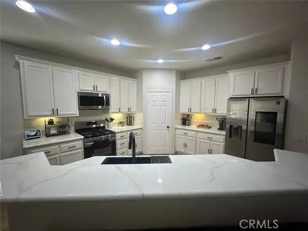 Adelanto, CA 92301,11843 Broad Oak Court