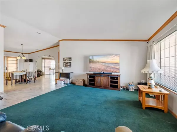 Hesperia, CA 92345,8756 Oakwood Avenue