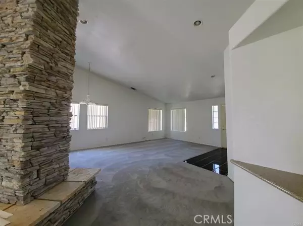Helendale, CA 92342,27805 Hummingbird Lane