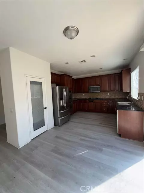 Hesperia, CA 92345,9454 Apricot Court