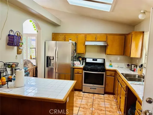 Fontana, CA 92335,15162 Cambria Street