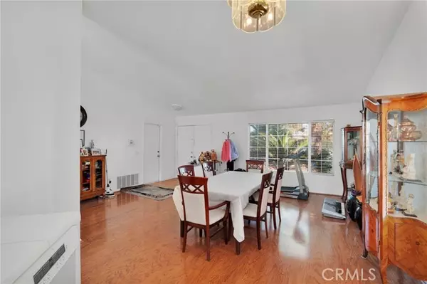 Adelanto, CA 92301,11117 Villa