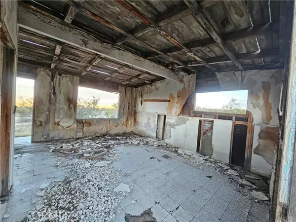 Lucerne Valley, CA 92356,411 Powerline Rd.