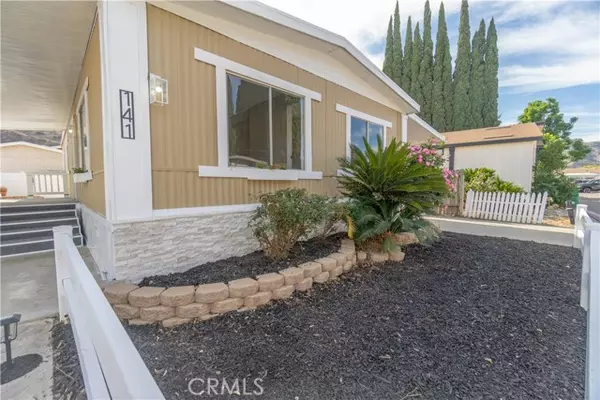 Corona, CA 92880,4901 Green River #141