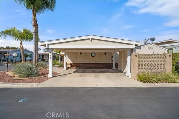 Placentia, CA 92870,215 Clearlake Circle #215