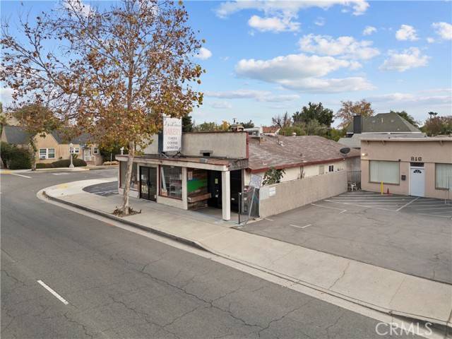 Fullerton, CA 92831,822 E Chapman Avenue