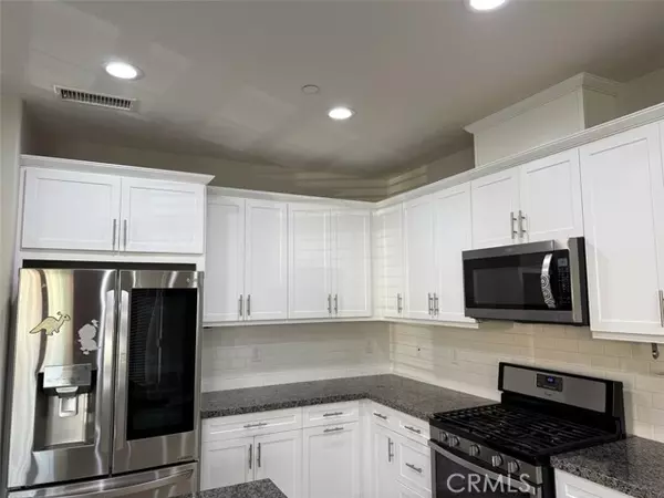 Valencia (santa Clarita), CA 91354,28660 Jardineras Drive