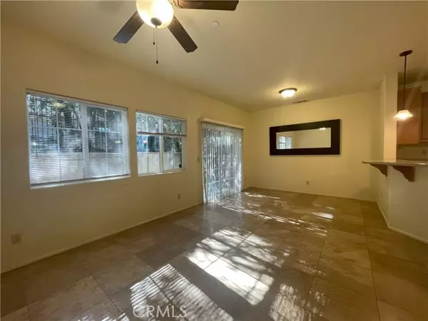 Redlands, CA 92374,93 Kansas Street #604