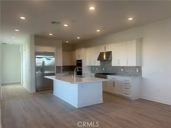 Valencia (santa Clarita), CA 91381,27333 Creekwood Lane