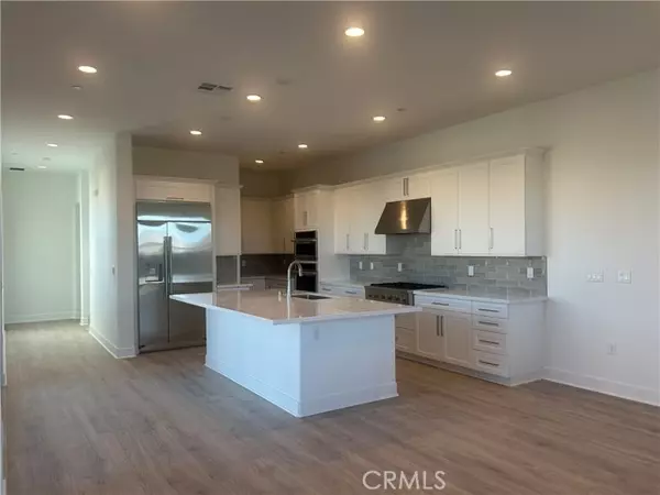 Valencia (santa Clarita), CA 91381,27333 Creekwood Lane