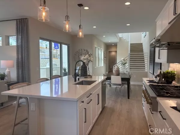 Valencia (santa Clarita), CA 91381,27346 Creekwood Lane